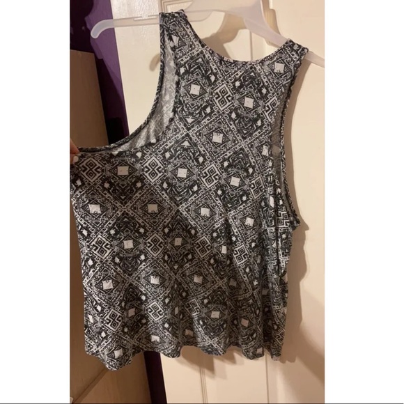 Patterned Tank Top - Picture 2 of 4